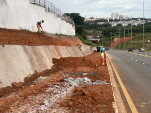 Hortolândia: obra de calçada na Avenida Panaíno entra na fase final