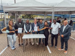 Rumo entrega a Nova Odessa passarela de pedestres sobre a linha férrea