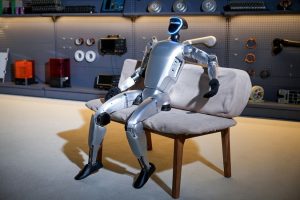 Empresas já usam robôs humanoides para ganhar eficiência e reduzir custos