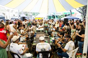 Dia da Mulher: Projeto Samb'Ajuda de Santa Bárbara realiza roda de samba solidária