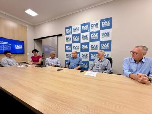 Chico assina serviço inédito de combate a perdas de água em Americana