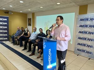 Americana sedia palestra sobre projeto internacional "Cidade das Crianças"