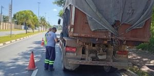 Prefeitura de Sumaré fiscaliza 48 veículos durante Operação Chorume