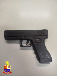 Dupla é presa com carro roubado e menor em Americana