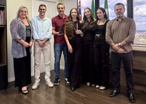 Alunas apresentam ao prefeito de SBO projeto de bioplástico sustentável