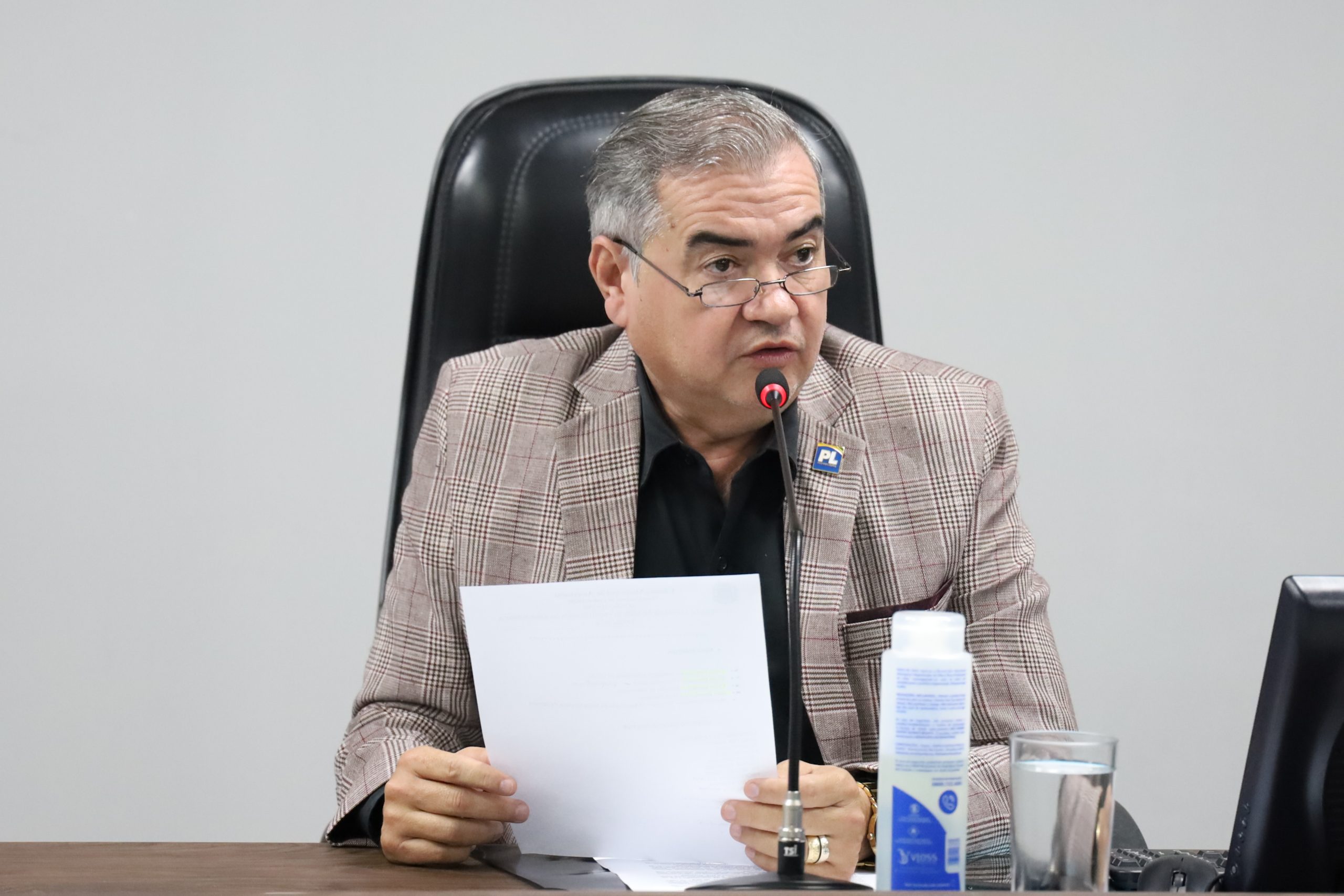 Marcos Caetano pede reparo de calçamento na Avenida José Cordenonsi