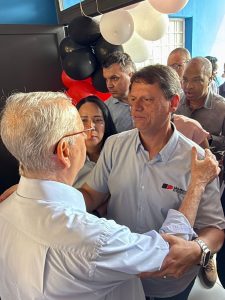 Chico descerra placa da creche do Boer junto do governador Tarcísio, em Campinas