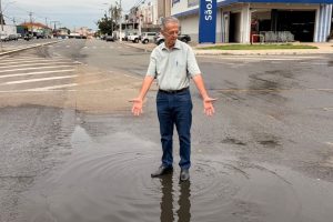 Fernando da Farmácia pede melhorias no escoamento de água em rotatória