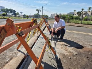 Leoncine acompanha obras contra poças d'água no Jardim Jacyra