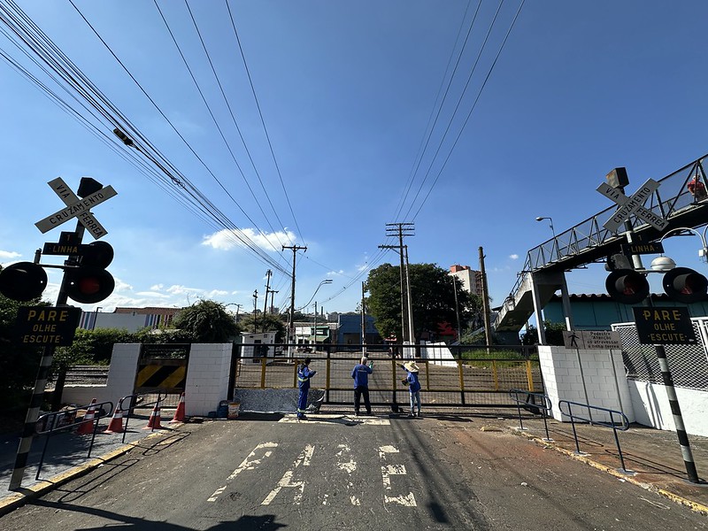 Prefeitura executa revitalização da porteira da linha férrea