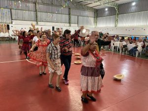 Melhor Idade de Hortolândia mostra animação durante arraiá julino