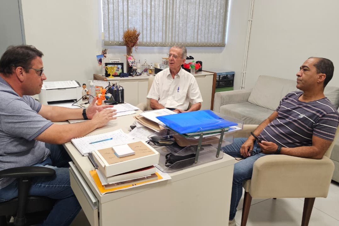 Fernando da Farmácia discute ações de infraestrutura