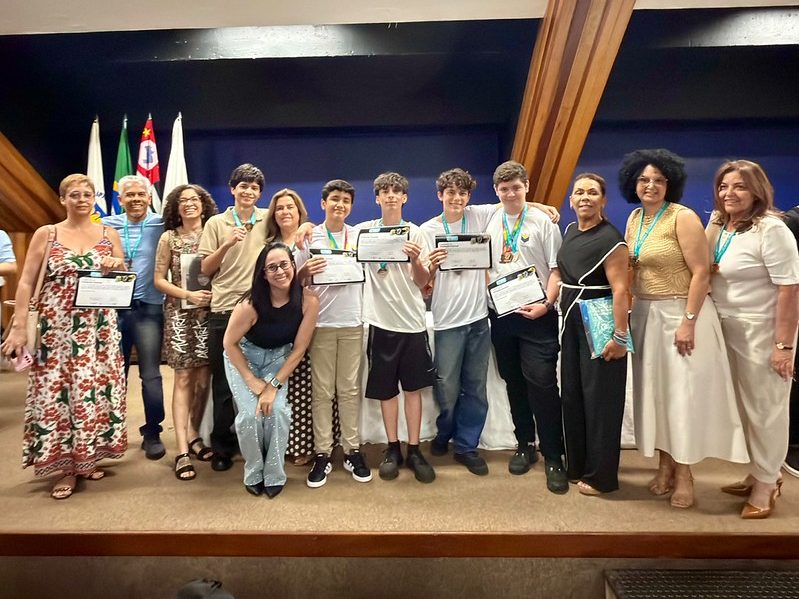 Estudantes de Americana recebem medalhas de ouro, prata e bronze