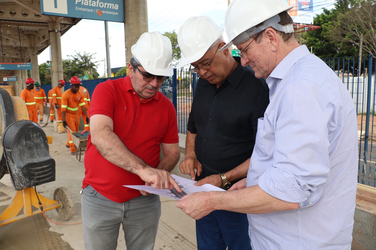 Zezé vistoria eletroterminal e anuncia estudos para implantação de rotas com tarifa zero