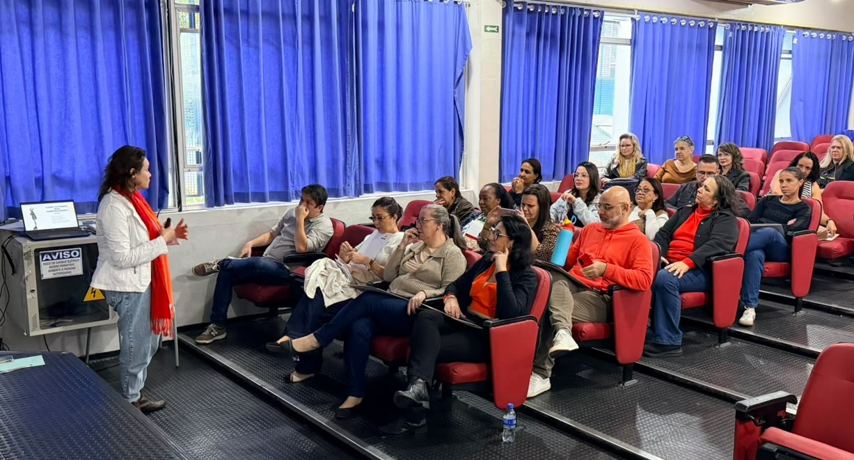 Sumaré capacita gestores escolares da rede municipal