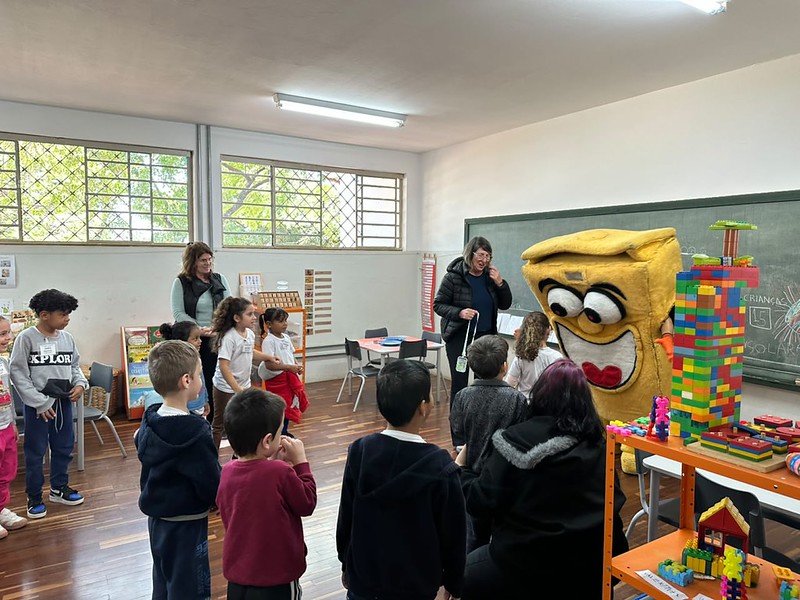 Alunos da EMEI Aracati recebem certificados por concurso