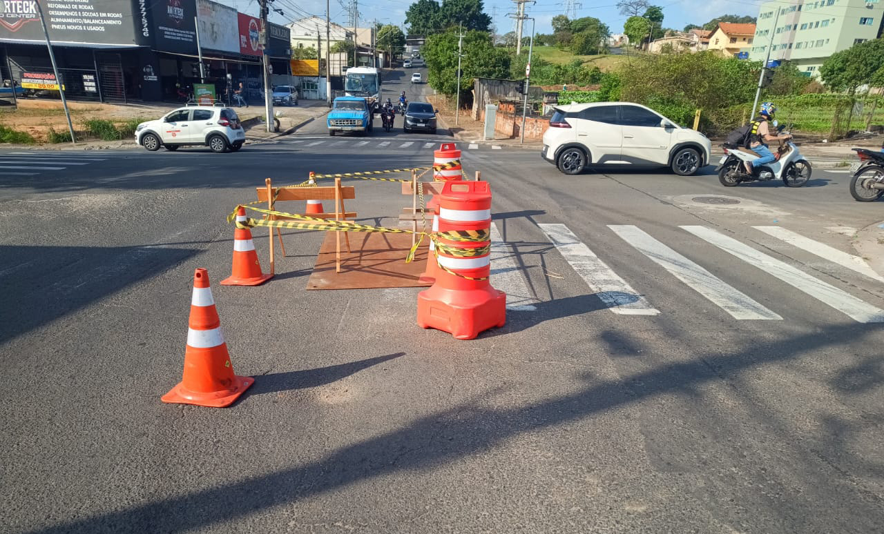 Prefeitura realiza manutenção na Avenida Europa e interdita trecho