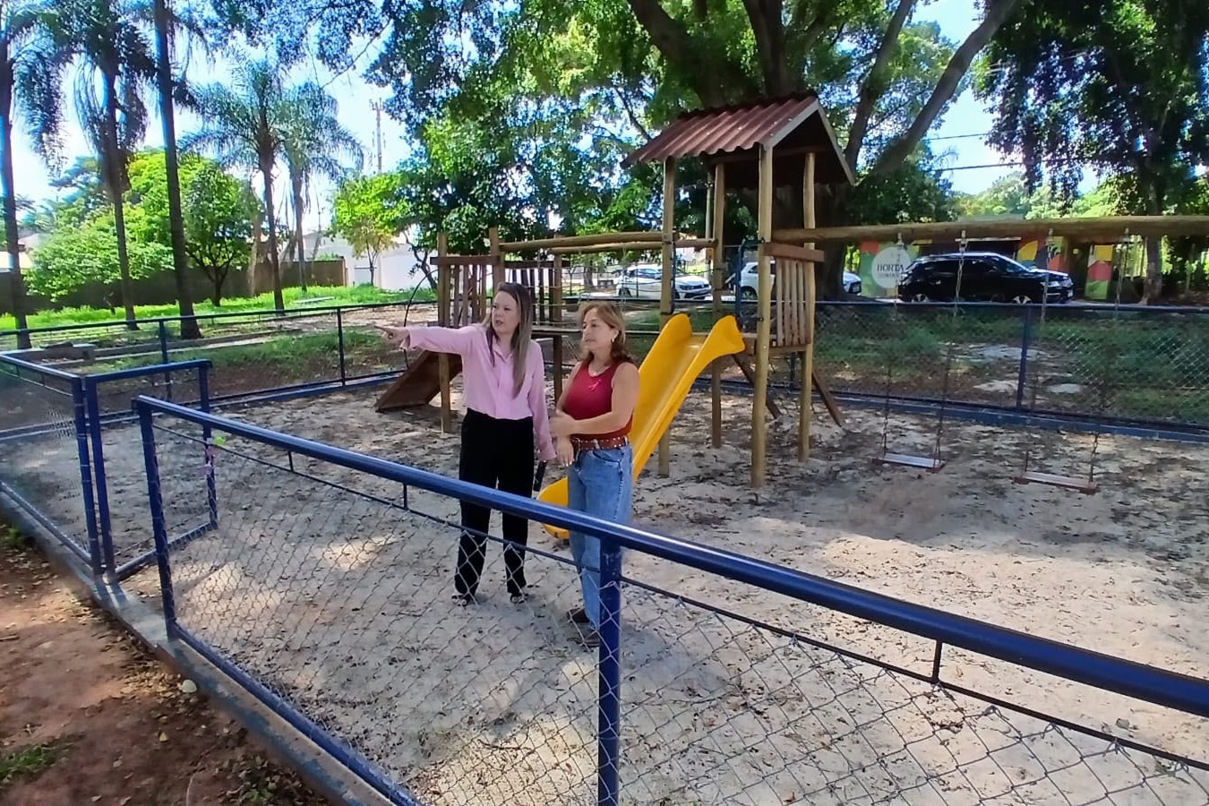 Jacira Chávare fiscaliza obras de revitalização da Praça JK