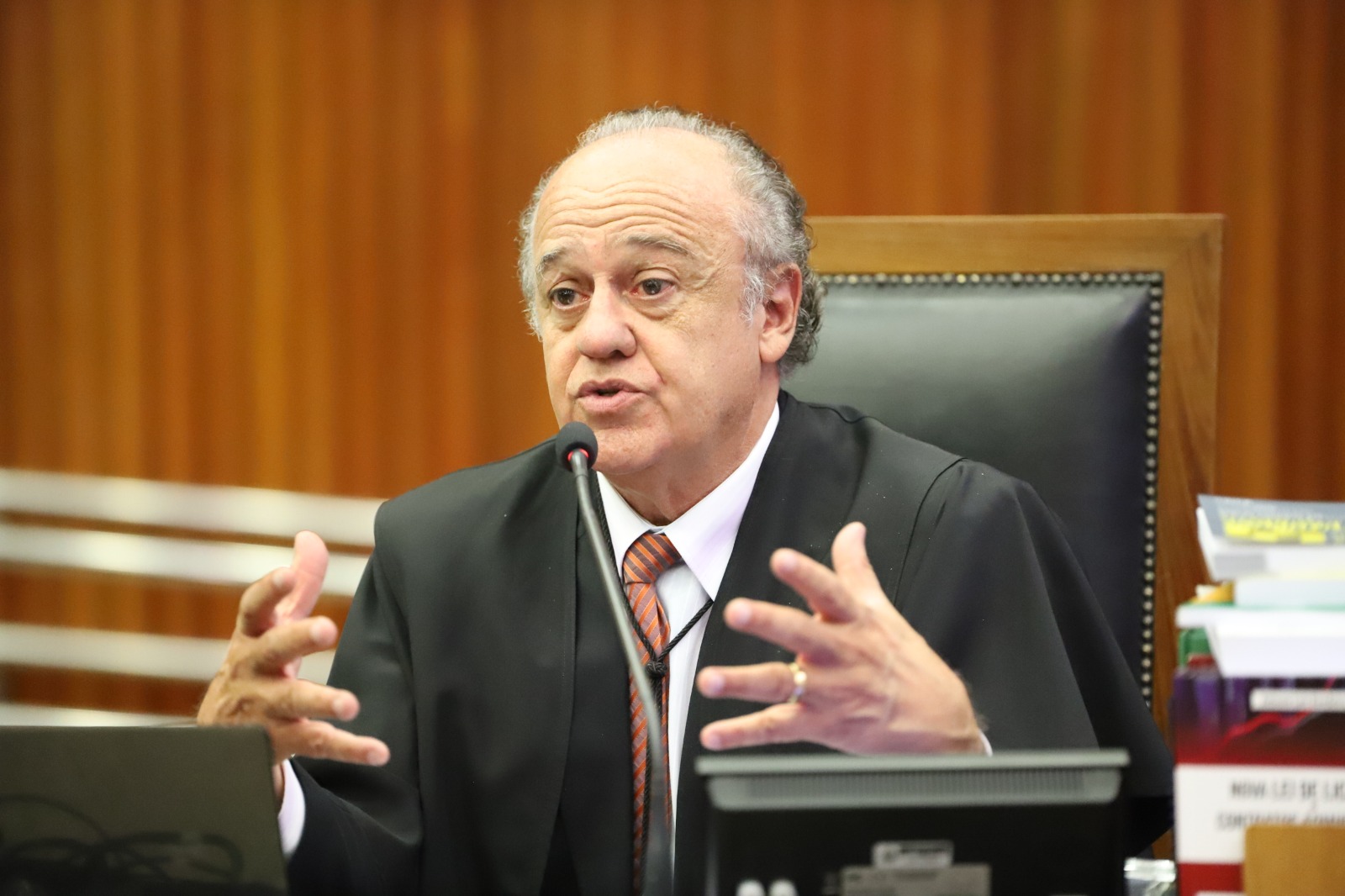 O interesse das empresas contratadas nos Tribunais de Contas